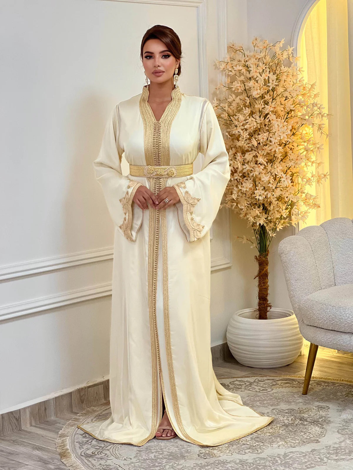 Takchita Samira in Beige – Zweiteiliges marokkanisches Zeremonienkleid