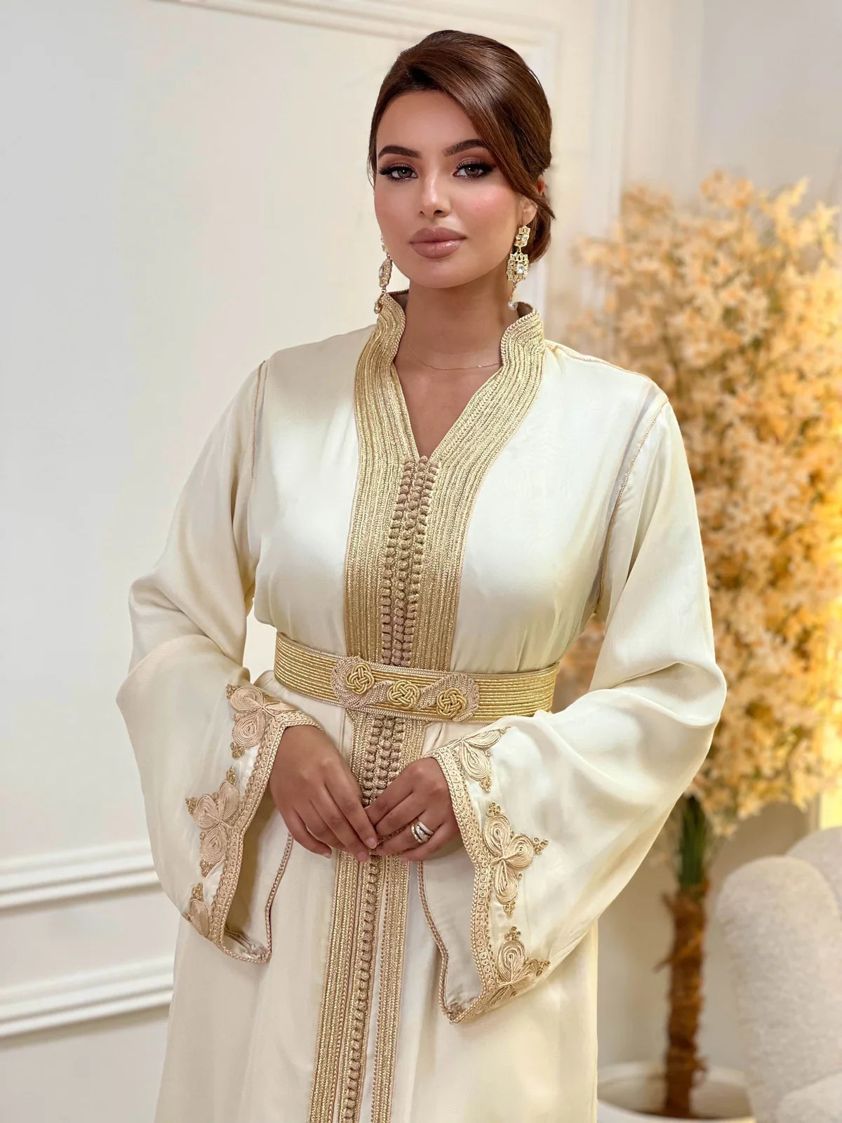 Takchita Samira in Beige – Zweiteiliges marokkanisches Zeremonienkleid – Produktansicht 7