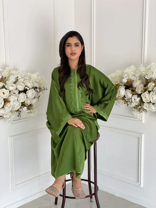 Siham Grüne Abaya – Elegante marokkanische Robe für Zuhause & Empfänge – Produktansicht 2