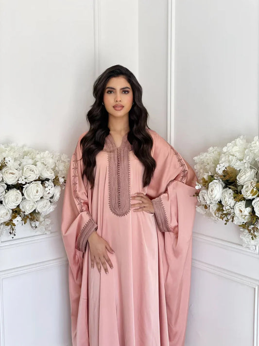 Niya Rosa Abaya – Elegante marokkanische Robe für Zuhause & Empfänge