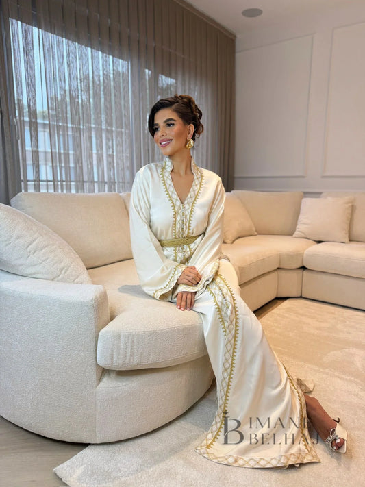 Baraa Weißer Kaftan – Handgefertigtes marokkanisches Kleid – Produktansicht 2