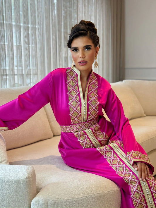 Dounia Rosa Kaftan – Handgefertigtes marokkanisches Kleid