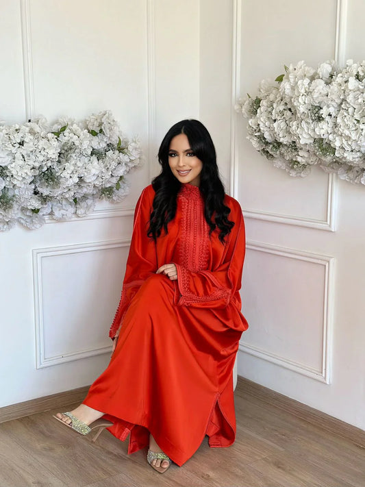 Iman Rote Abaya – Elegante marokkanische Robe für Zuhause & Anlässe – Produktansicht 2