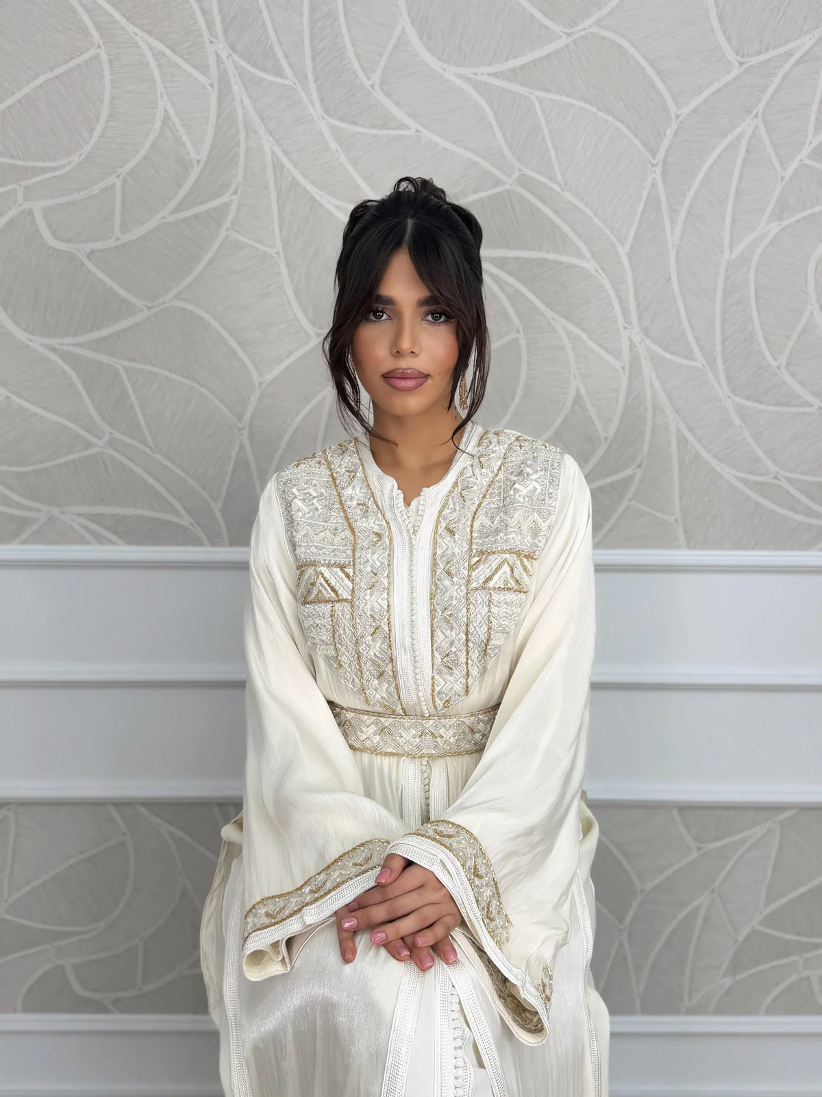 Nirmine Weiße Takchita – Zweiteiliges marokkanisches Zeremonienkleid