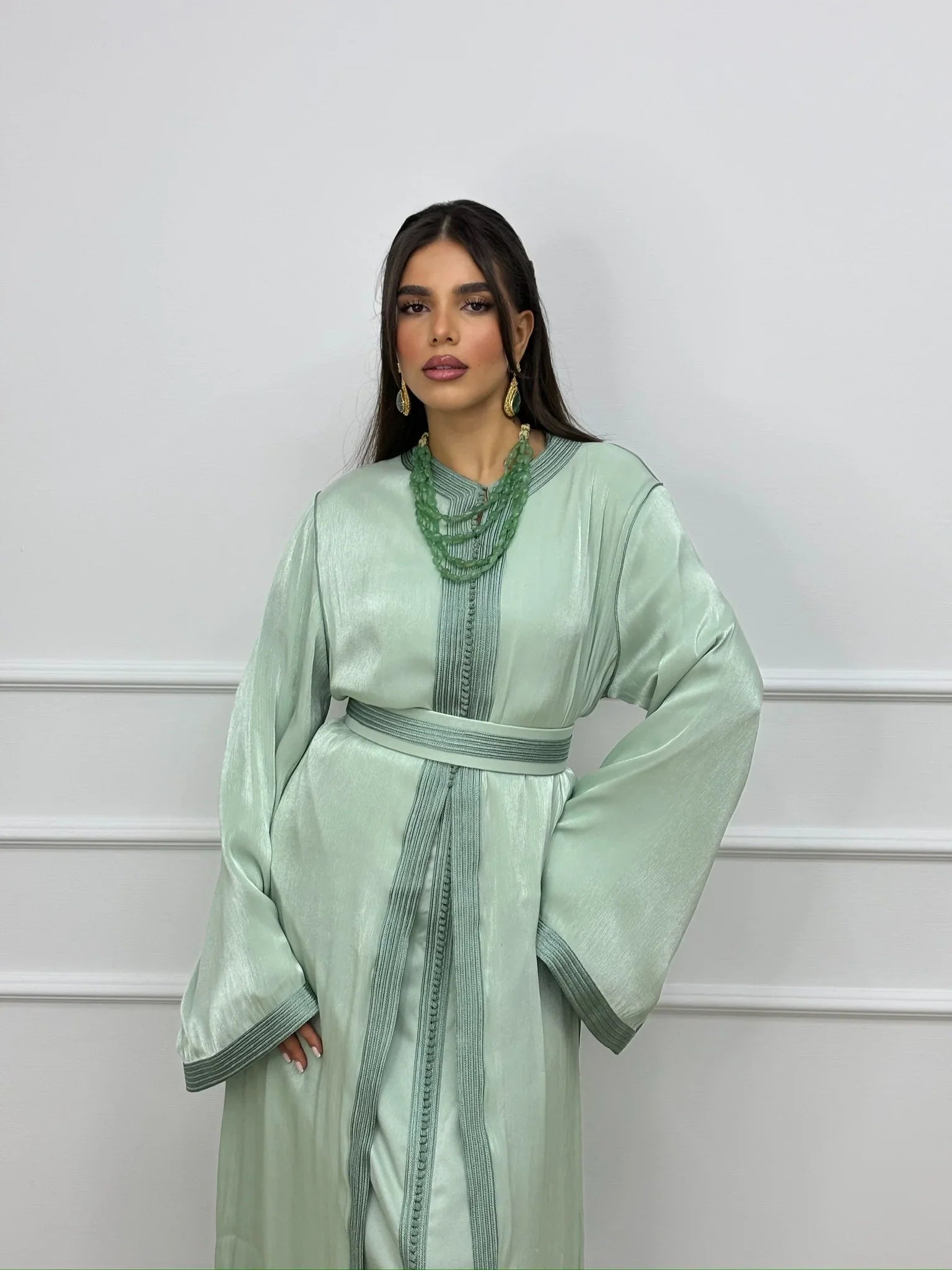 Souad Grüne Takchita – Zweiteiliges marokkanisches Zeremonienkleid – Produktansicht 2