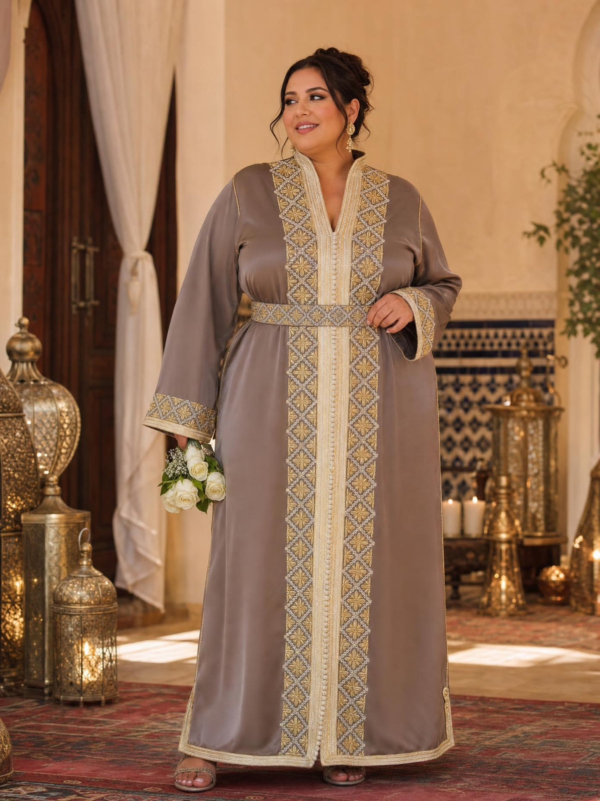 Boutaina Grauer Kaftan – Handgefertigtes marokkanisches Kleid — plus-size model