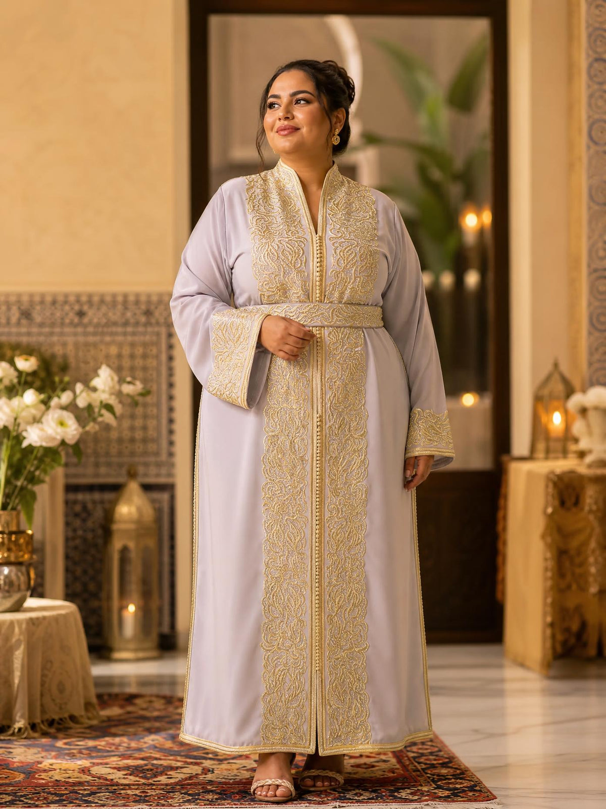 Chirine Weißer Kaftan – Handgefertigtes marokkanisches Kleid — plus-size model