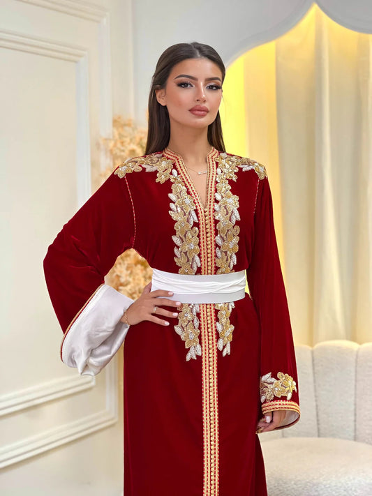 Dania Rotes Kaftan – Handgefertigt mit goldener Perlenstickerei