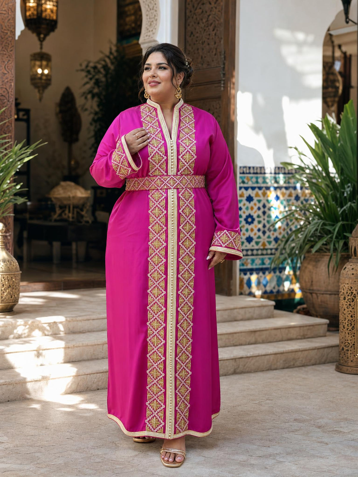 Dounia Rosa Kaftan – Handgefertigtes marokkanisches Kleid — plus-size model