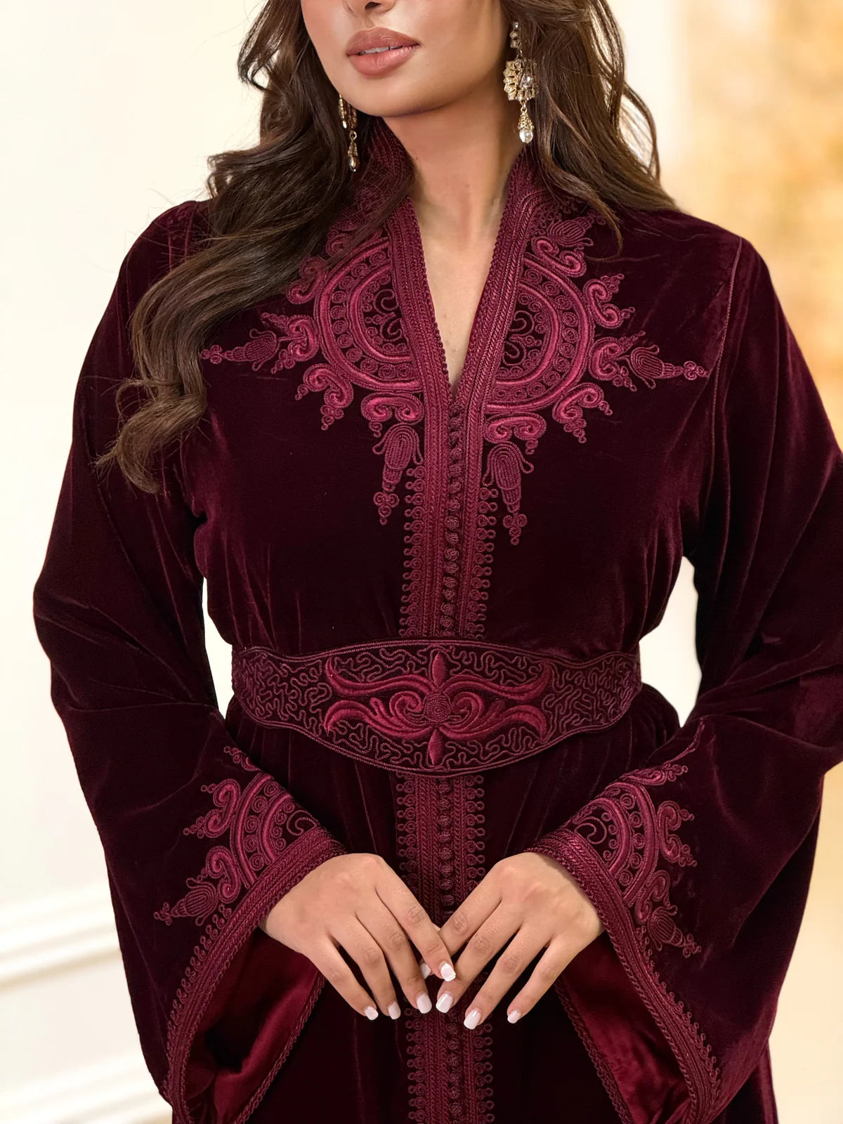 Insaf Bordeauxrotes Kaftan – Handgefertigtes marokkanisches Kleid – Produktansicht 10