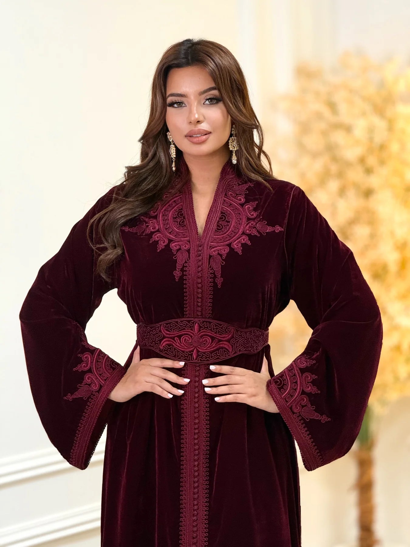 Insaf Bordeauxrotes Kaftan – Handgefertigtes marokkanisches Kleid – Produktansicht 6