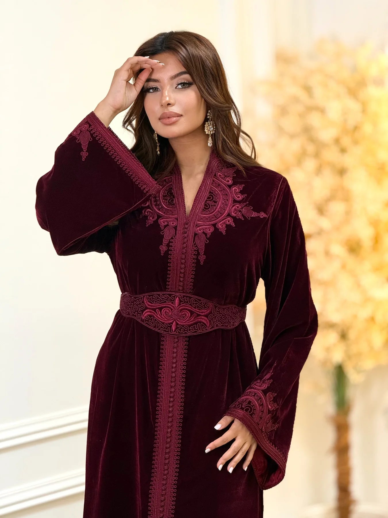 Insaf Bordeauxrotes Kaftan – Handgefertigtes marokkanisches Kleid – Produktansicht 7