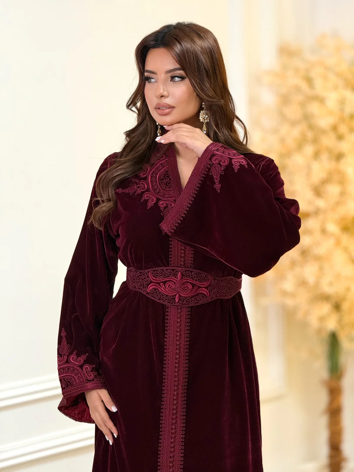 Insaf Bordeauxrotes Kaftan – Handgefertigtes marokkanisches Kleid – Produktansicht 8