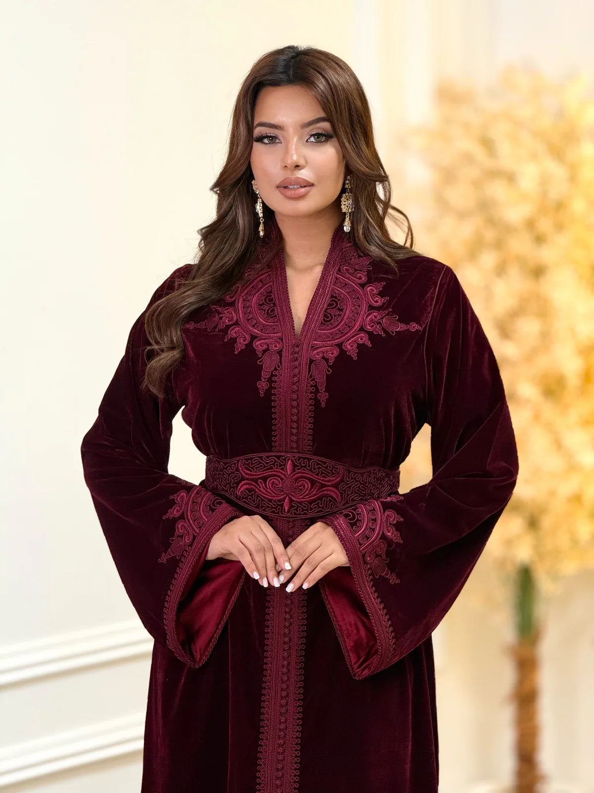 Insaf Bordeauxrotes Kaftan – Handgefertigtes marokkanisches Kleid – Produktansicht 9