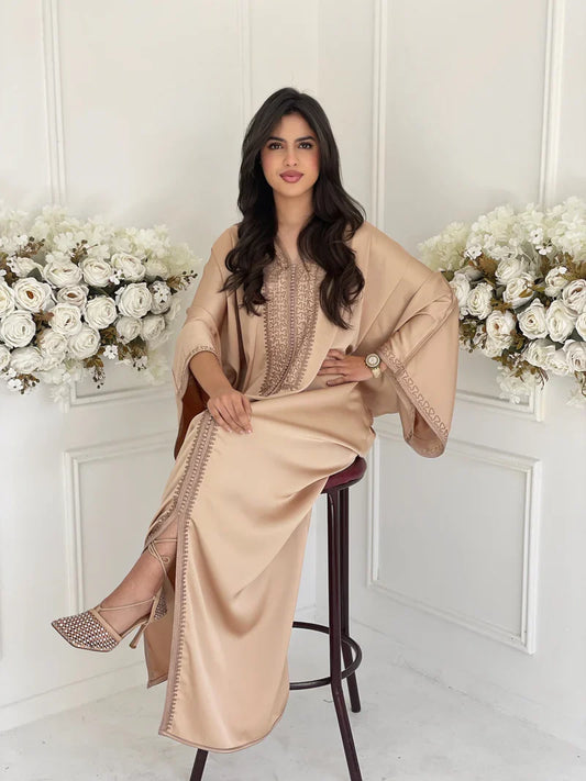 Nirmine Abaya – Elegante marokkanische Robe für Zuhause & Empfänge – Produktansicht 2