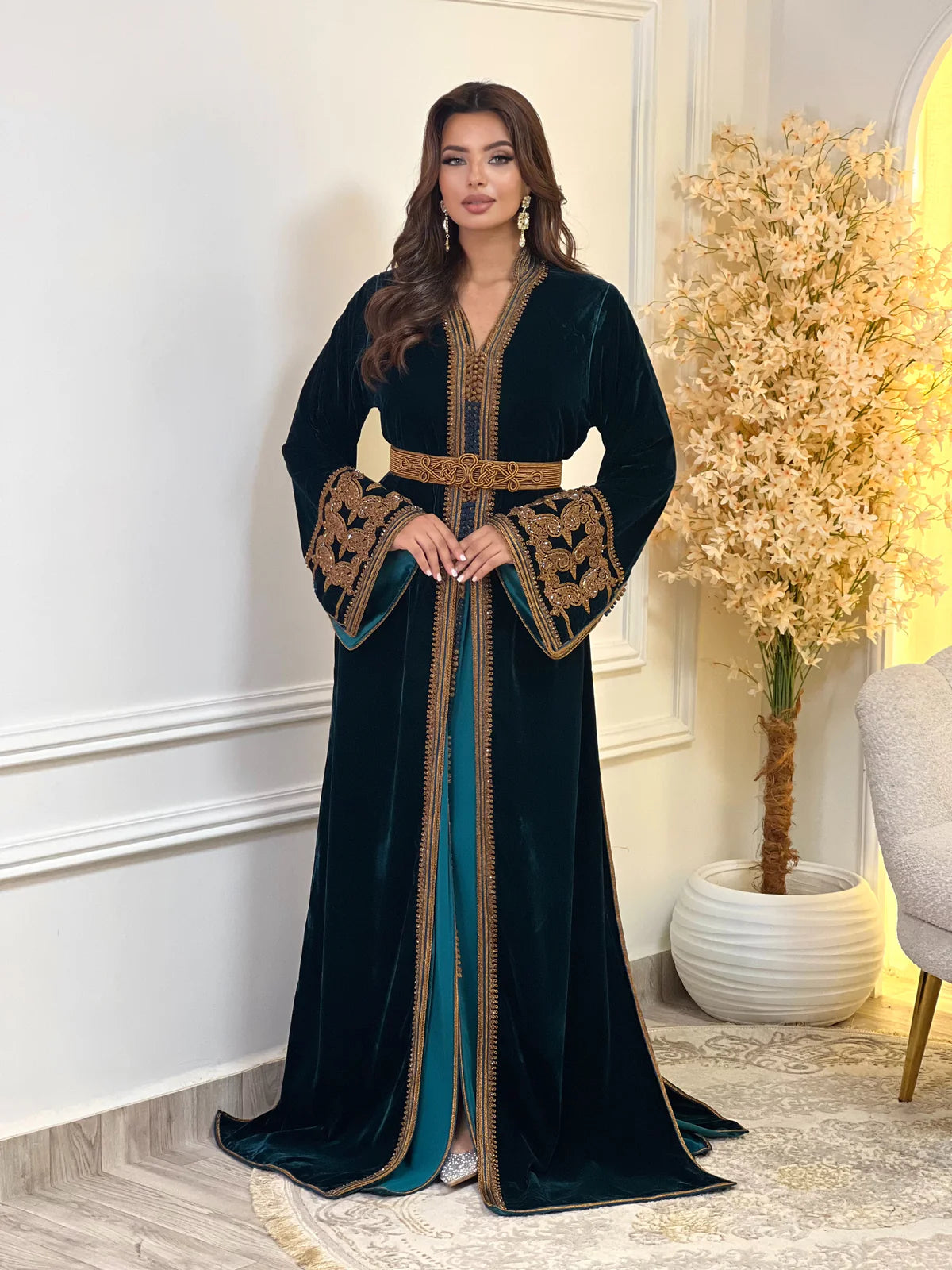 Karima Schwarze Takchita – Zweiteiliges marokkanisches Zeremonienkleid – Produktansicht 3