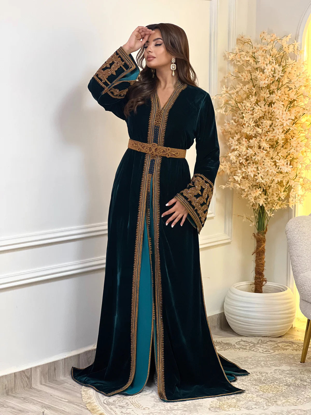 Karima Schwarze Takchita – Zweiteiliges marokkanisches Zeremonienkleid – Produktansicht 4