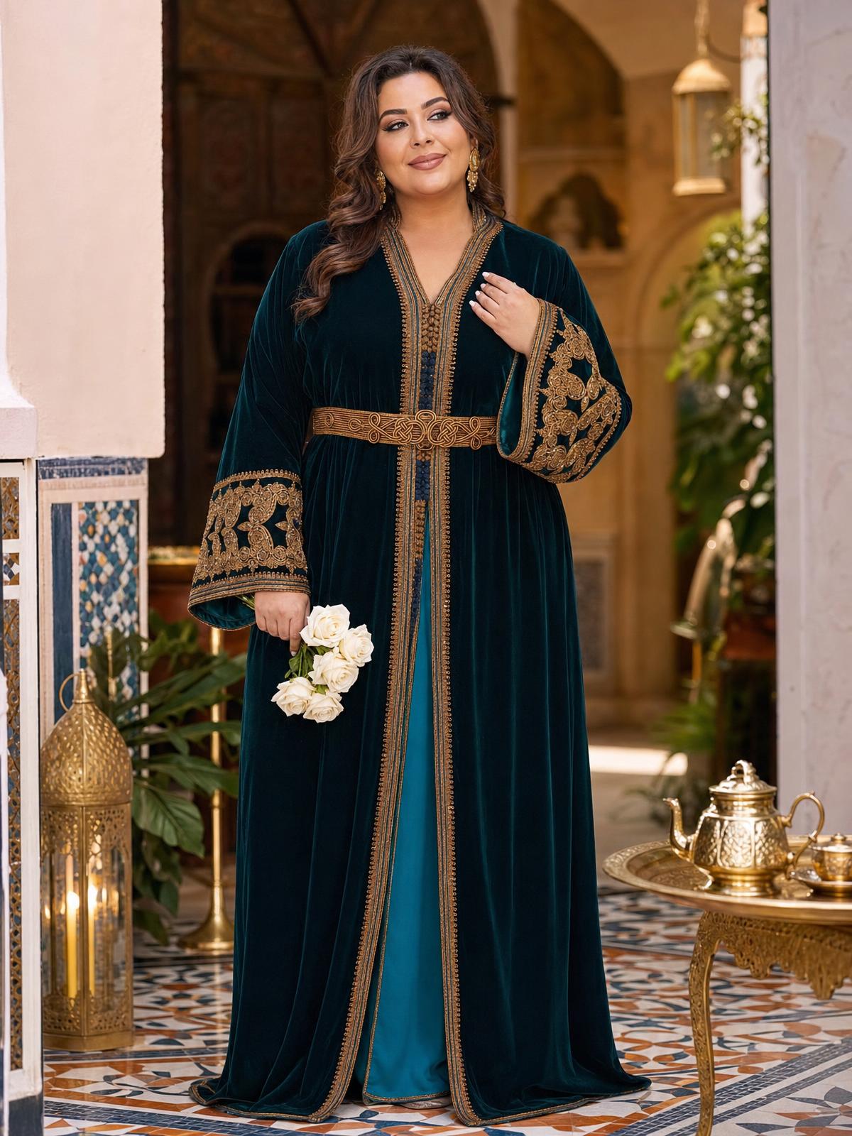Karima Schwarze Takchita – Zweiteiliges marokkanisches Zeremonienkleid — plus-size model