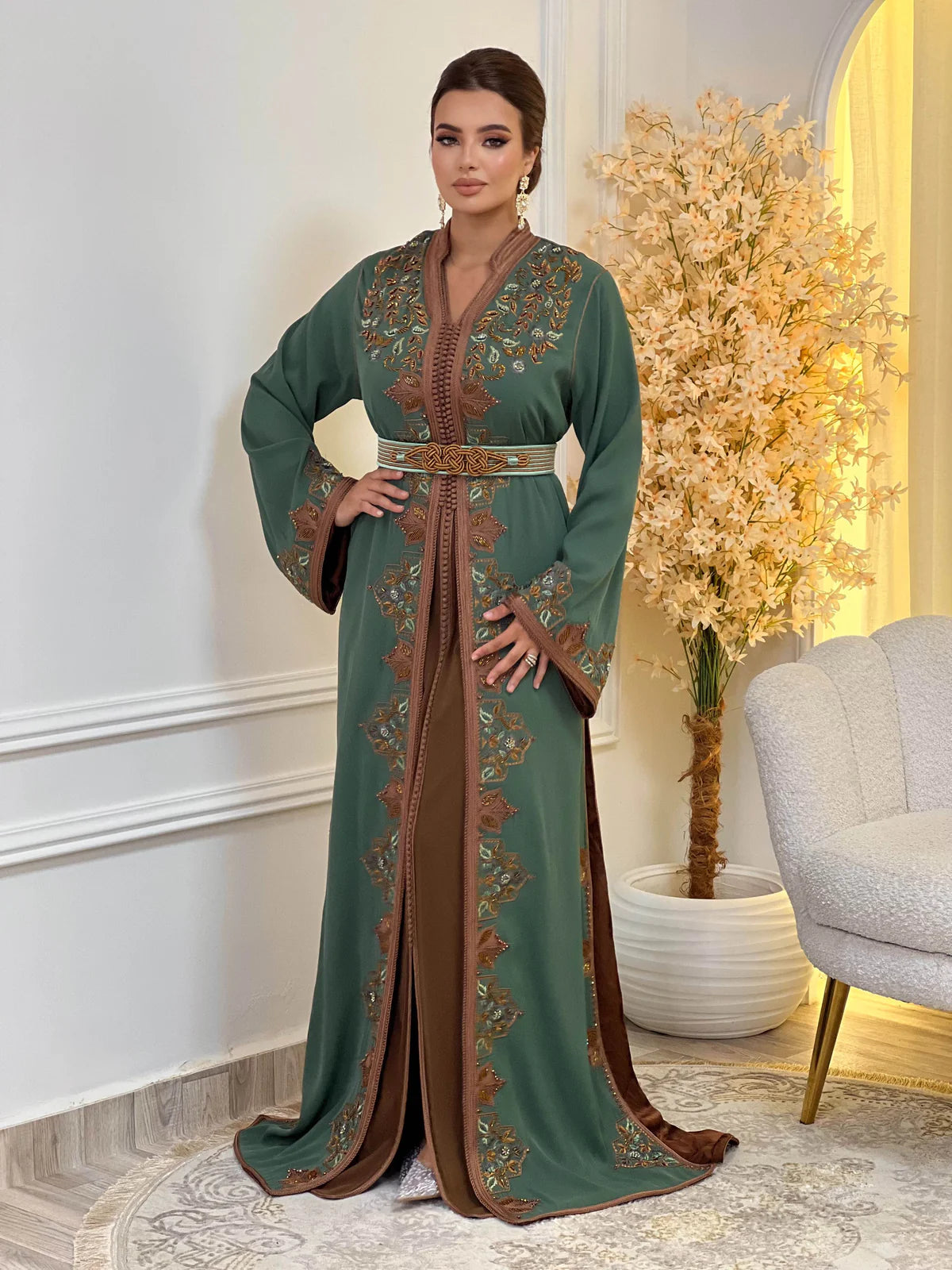 Keltoum Grüne Takchita – Zweiteiliges marokkanisches Zeremonienkleid – Produktansicht 3