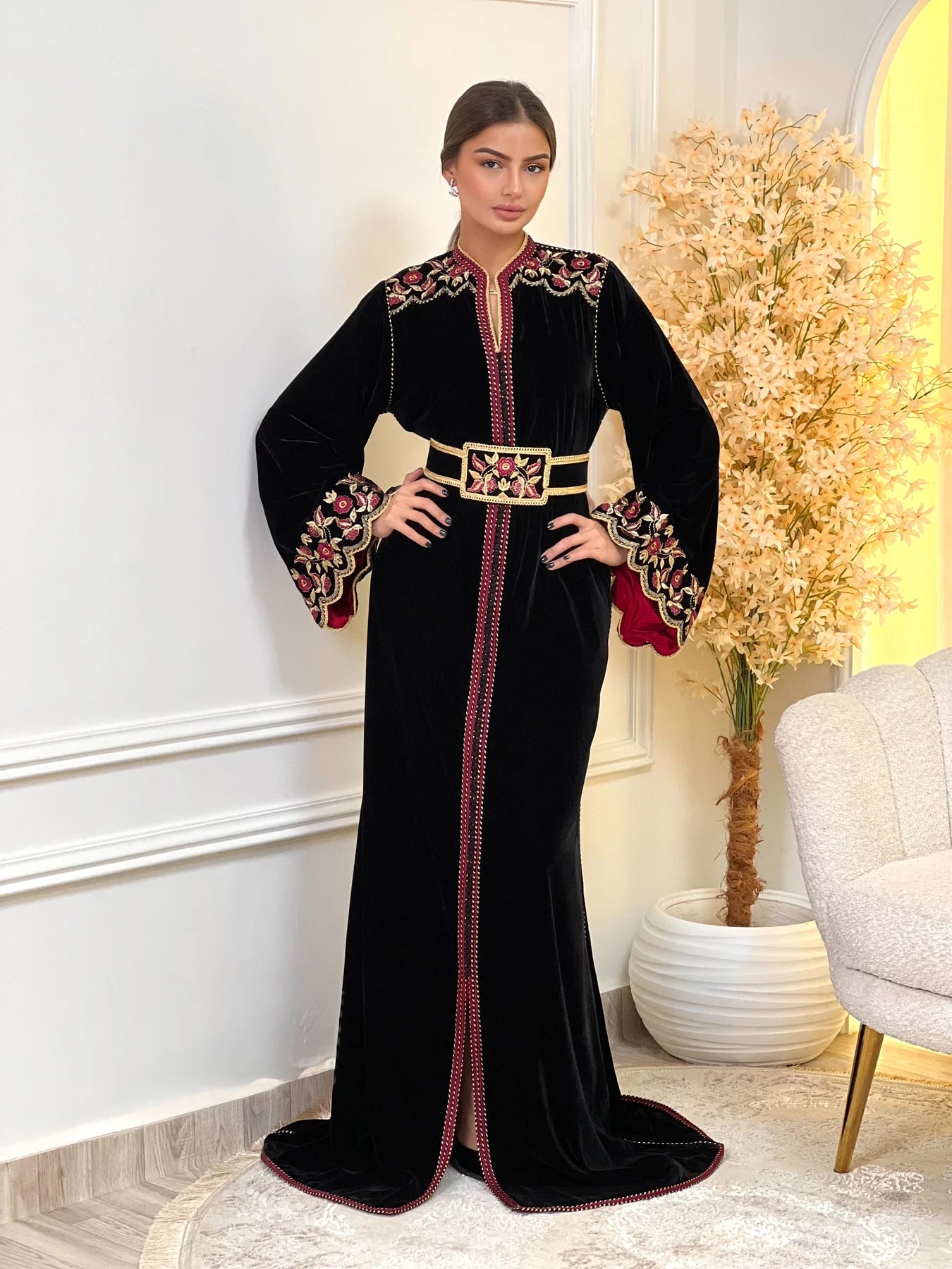 Lamiaa Schwarzes Kaftan – Handgefertigtes marokkanisches Kleid – Produktansicht 2