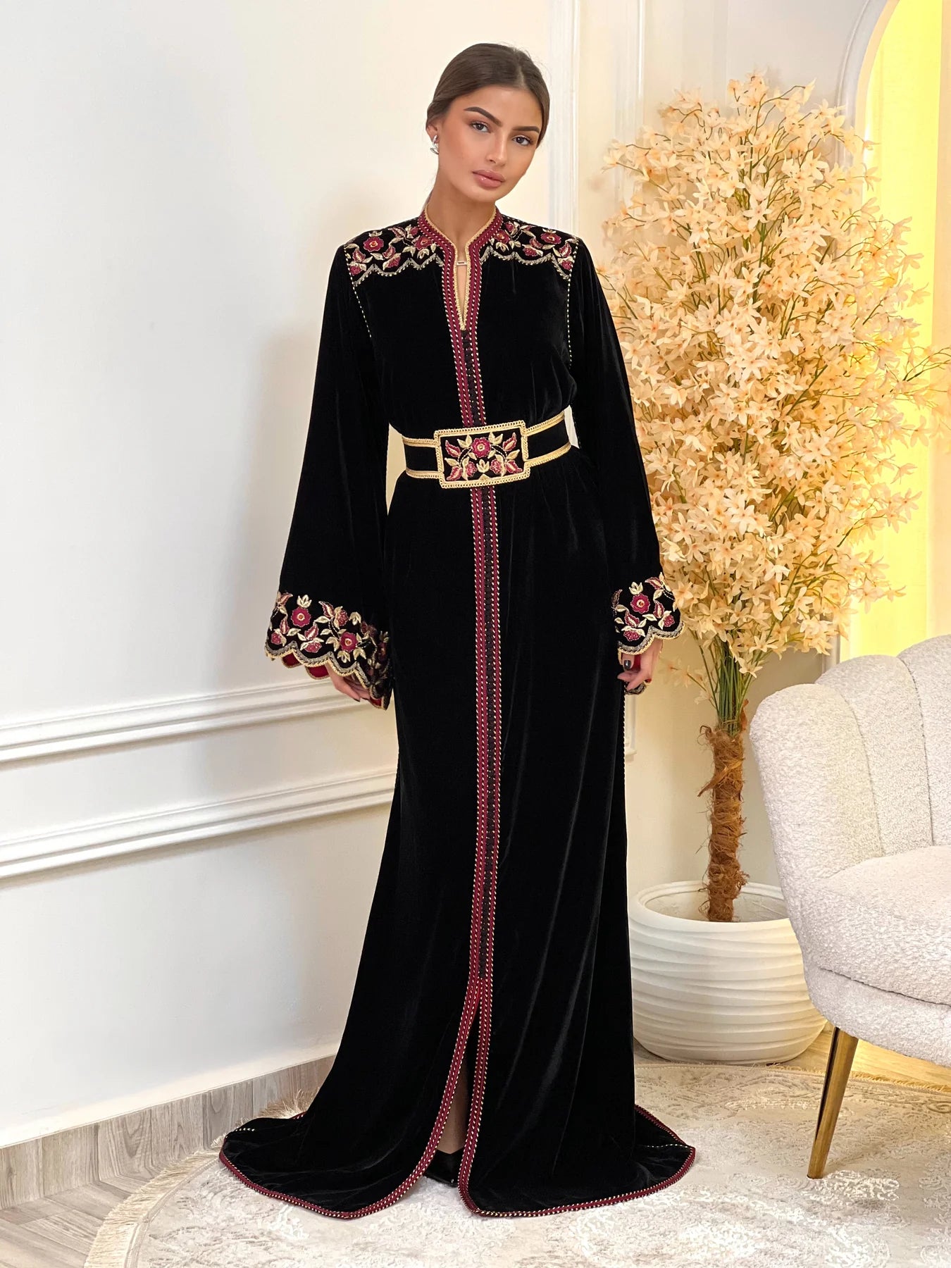 Lamiaa Schwarzes Kaftan – Handgefertigtes marokkanisches Kleid – Produktansicht 3