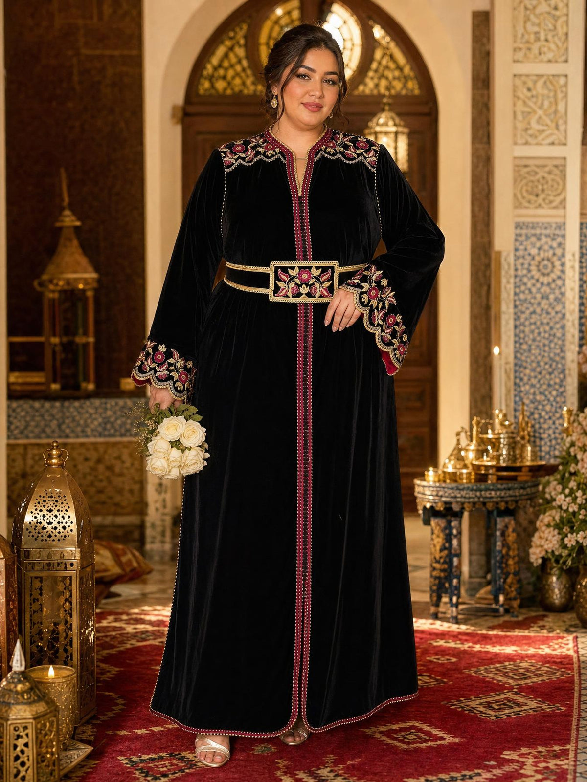 Lamiaa Schwarzes Kaftan – Handgefertigtes marokkanisches Kleid — plus-size model