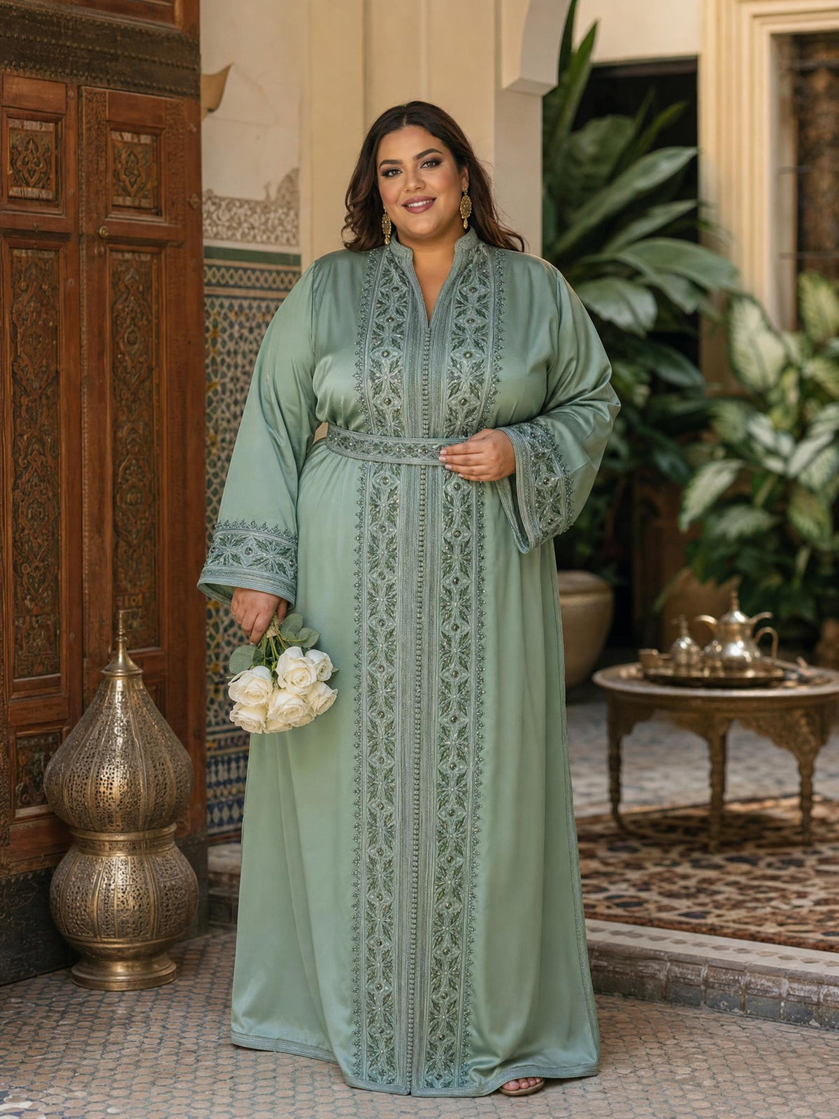 Malak Grüner Kaftan – Handgefertigtes marokkanisches Kleid — plus-size model