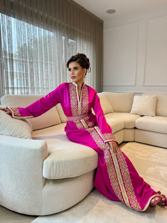 Dounia Rosa Kaftan – Handgefertigtes marokkanisches Kleid – Produktansicht 2