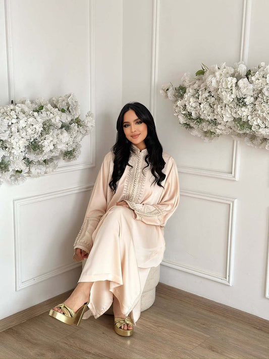 Sawsan Beige Abaya – Elegante marokkanische Robe für Zuhause & Anlässe – Produktansicht 2