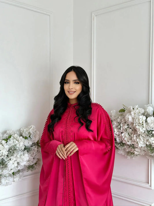 Kaltoum Rosa Abaya – Elegante marokkanische Robe für Zuhause & Anlässe