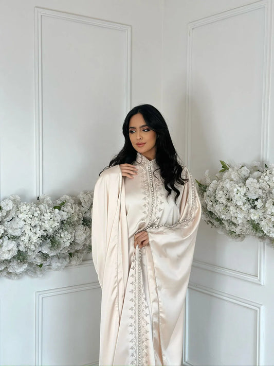 Siwar Weiße Abaya – Elegante marokkanische Robe für Zuhause & Anlässe