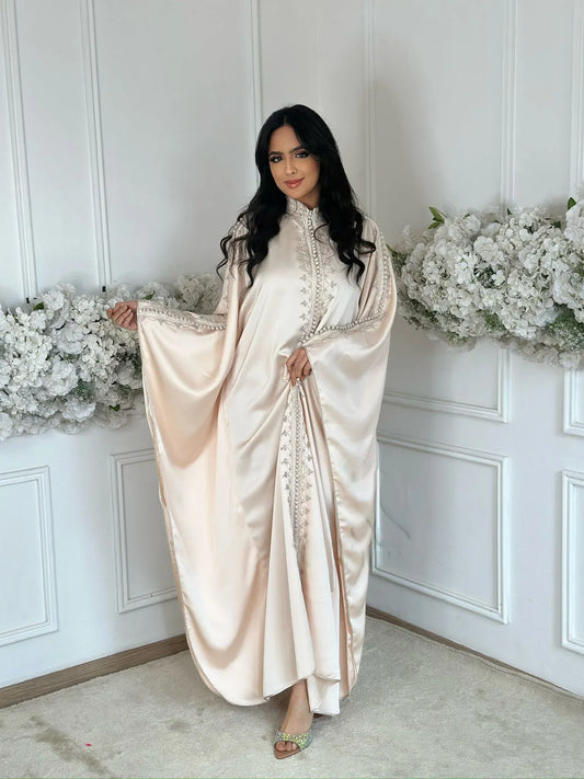 Siwar Weiße Abaya – Elegante marokkanische Robe für Zuhause & Anlässe – Produktansicht 2