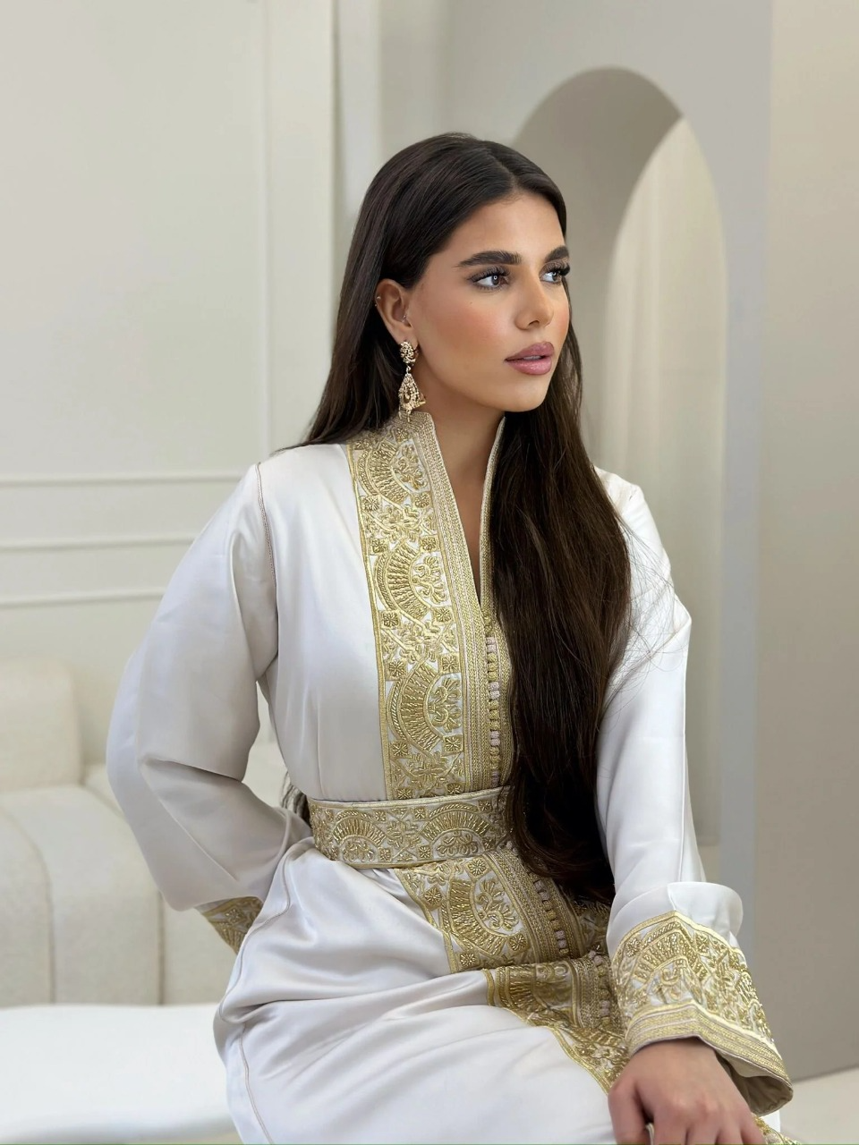 Nadia Weißes Kaftan – Handgefertigtes marokkanisches Kleid – Produktansicht 3