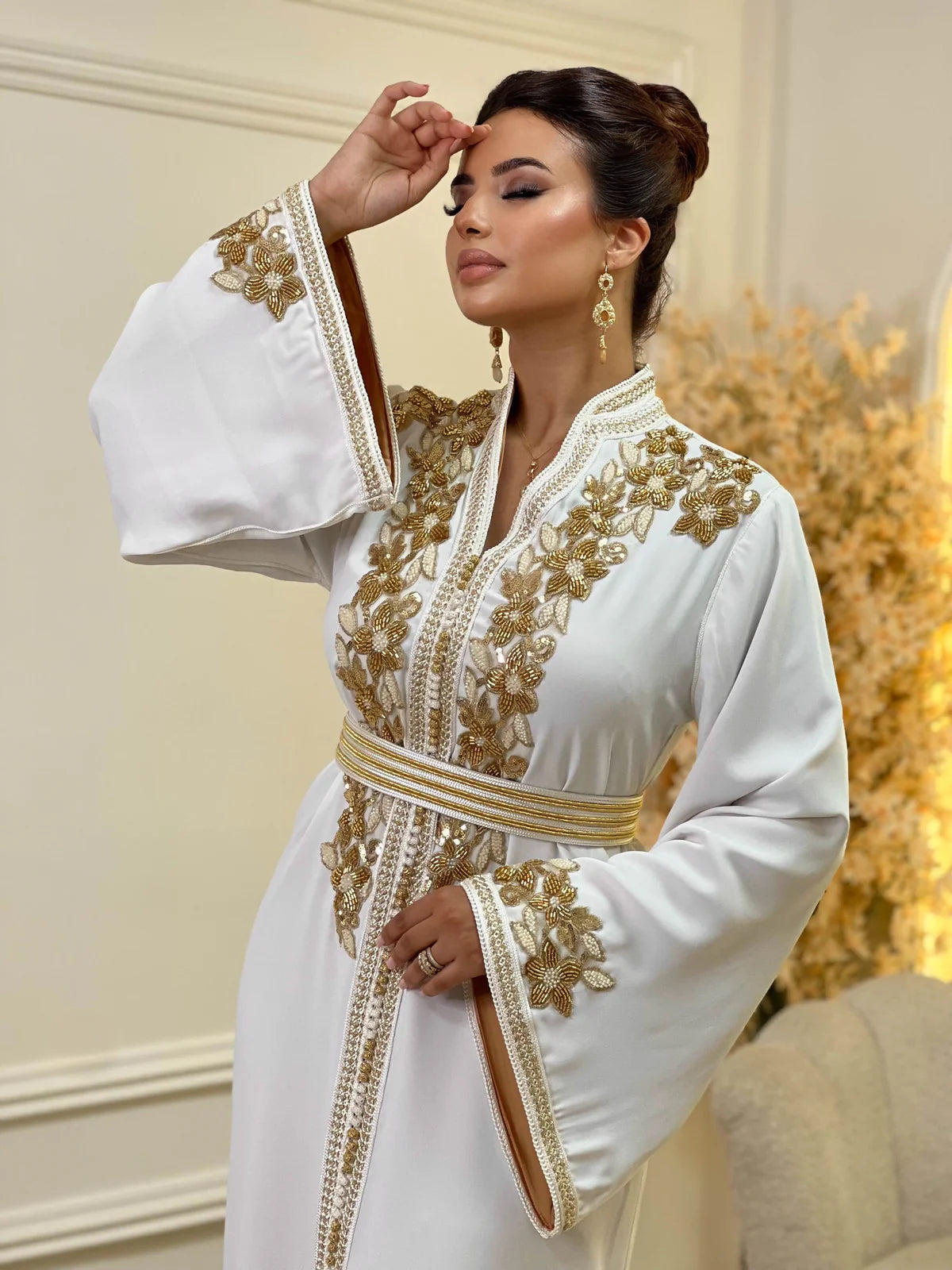 Rihab Weißes Kaftan – Handgefertigtes marokkanisches Kleid – Produktansicht 3