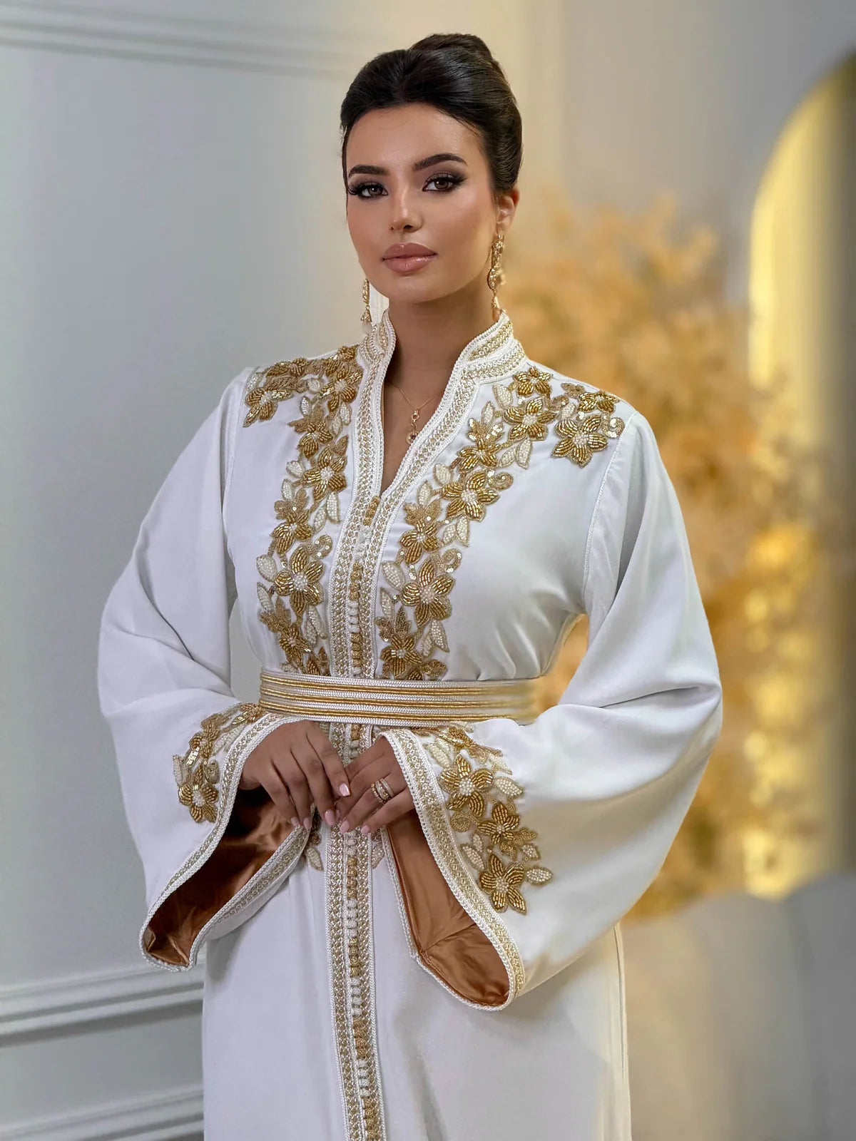 Rihab Weißes Kaftan – Handgefertigtes marokkanisches Kleid – Produktansicht 4