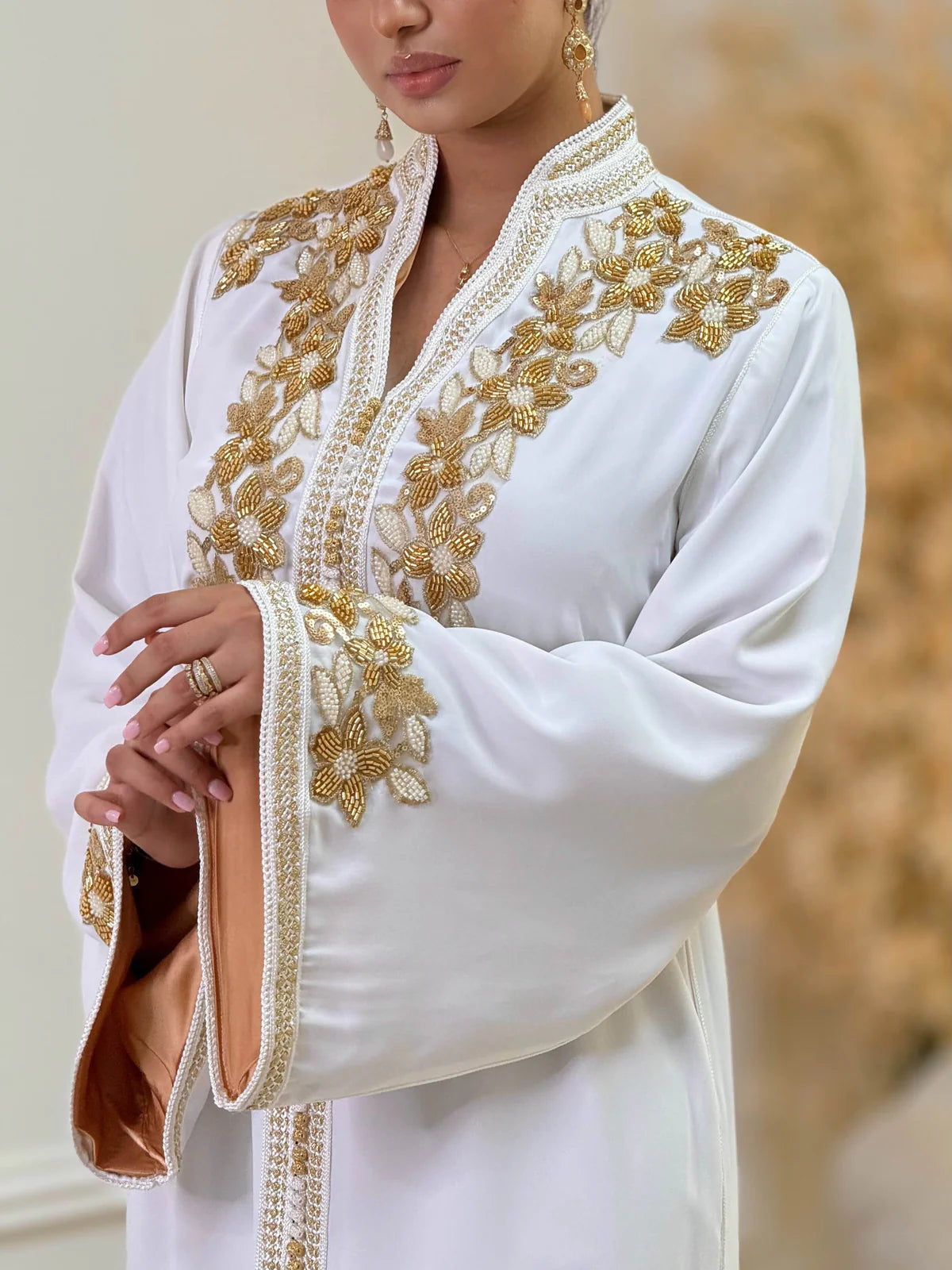 Rihab Weißes Kaftan – Handgefertigtes marokkanisches Kleid – Produktansicht 5