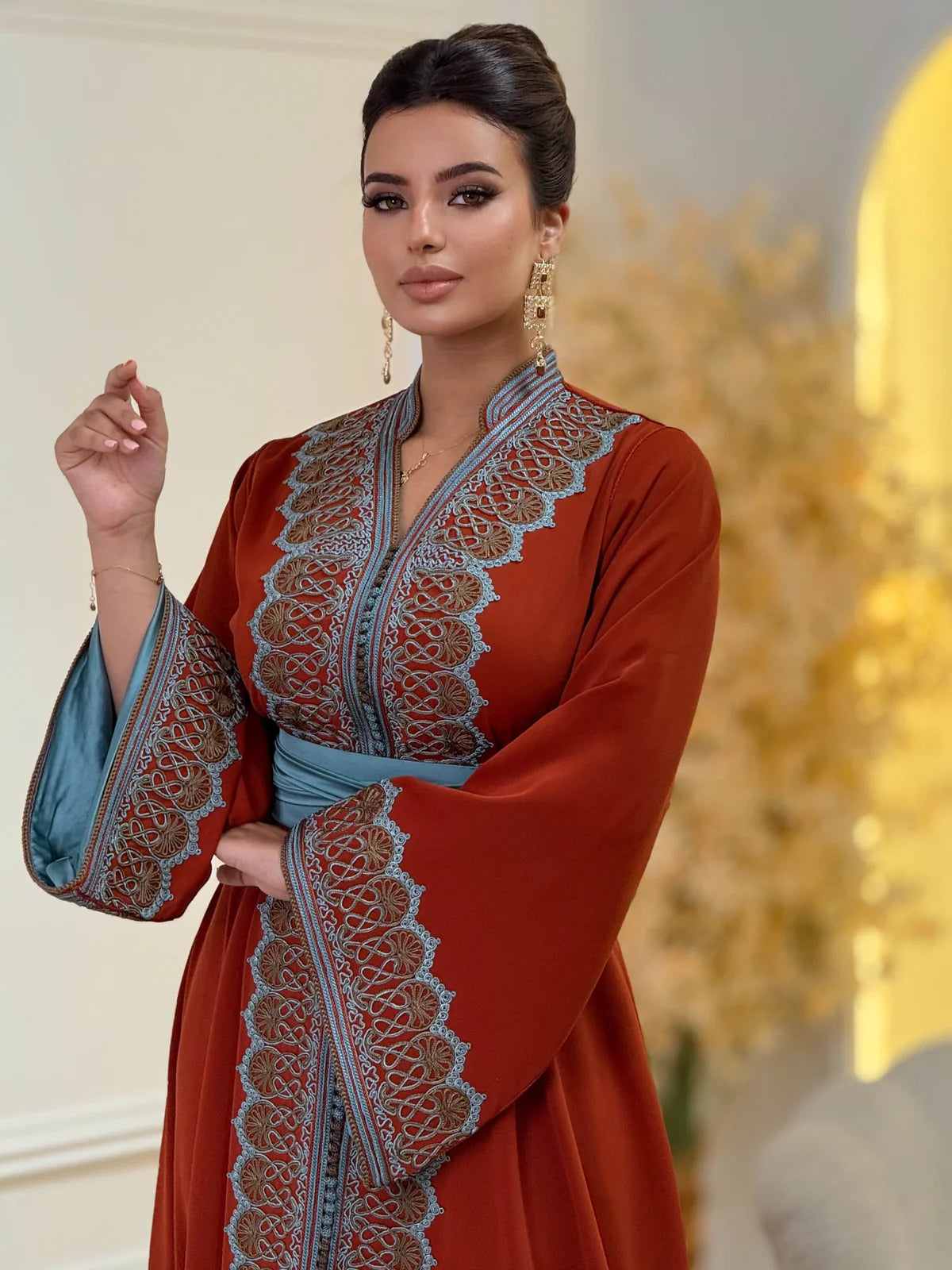 Rawia Rotes Kaftan – Handgefertigtes marokkanisches Kleid – Produktansicht 6