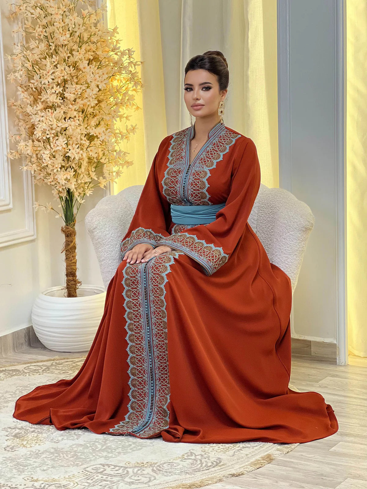 Rawia Rotes Kaftan – Handgefertigtes marokkanisches Kleid – Produktansicht 8