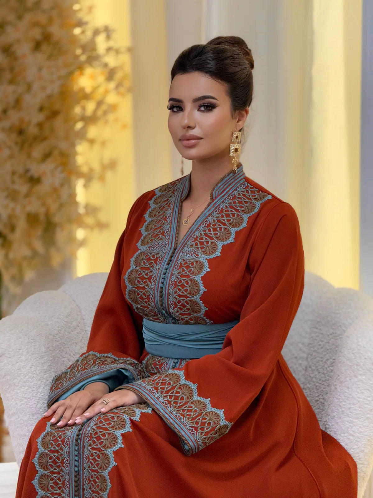 Rawia Rotes Kaftan – Handgefertigtes marokkanisches Kleid – Produktansicht 9
