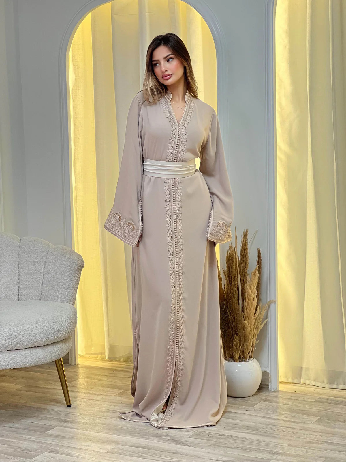 Sajida Beiges Kaftan – Handgefertigtes marokkanisches Kleid – Produktansicht 3