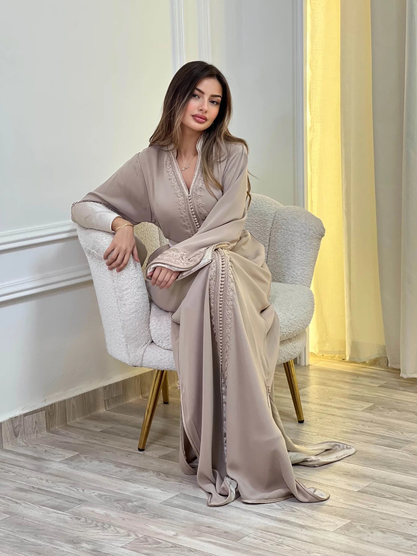Sajida Beiges Kaftan – Handgefertigtes marokkanisches Kleid – Produktansicht 4
