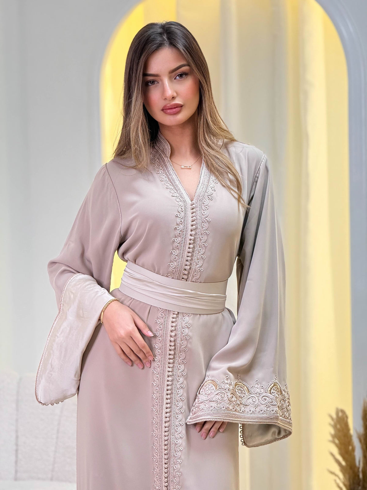 Sajida Beiges Kaftan – Handgefertigtes marokkanisches Kleid – Produktansicht 6