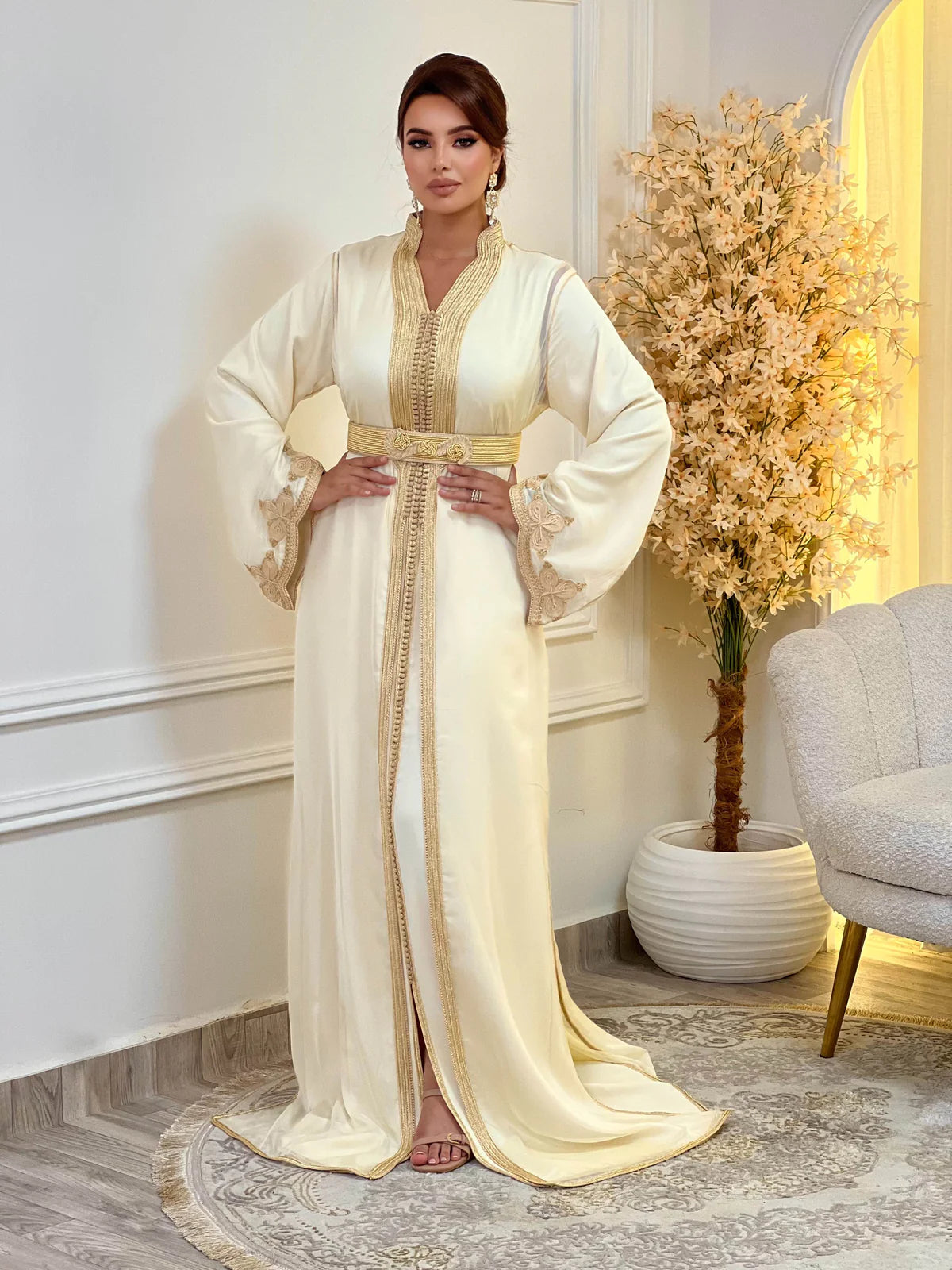 Takchita Samira in Beige – Zweiteiliges marokkanisches Zeremonienkleid – Produktansicht 3