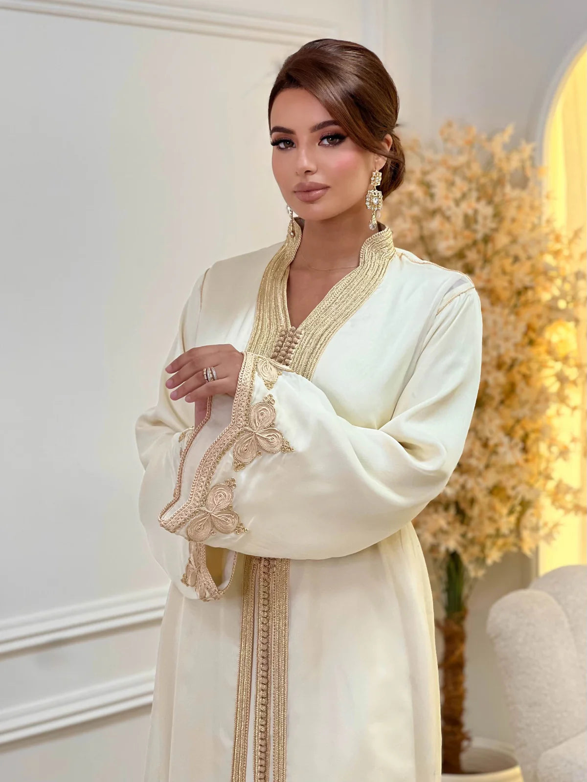 Takchita Samira in Beige – Zweiteiliges marokkanisches Zeremonienkleid – Produktansicht 4