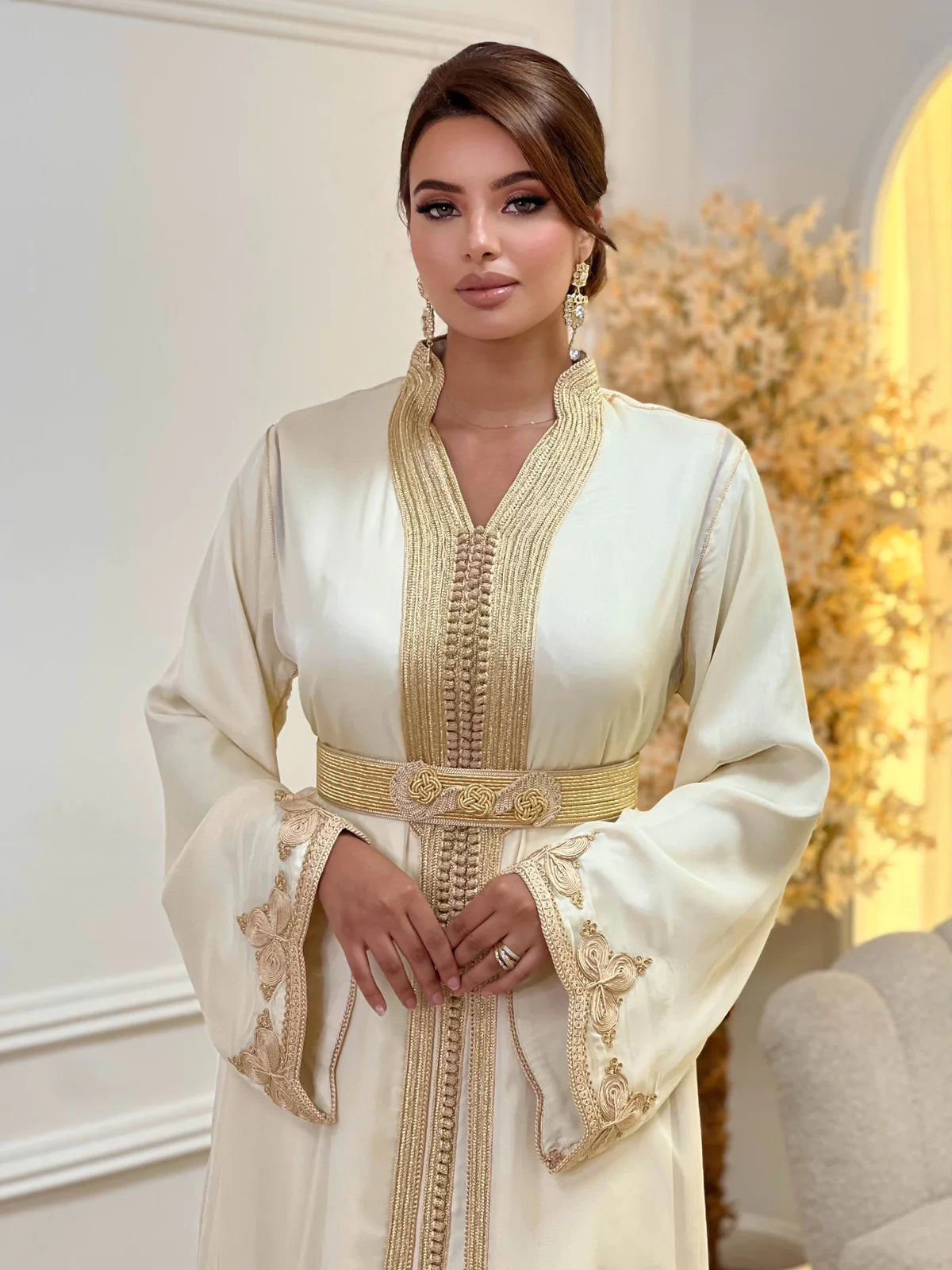 Takchita Samira in Beige – Zweiteiliges marokkanisches Zeremonienkleid – Produktansicht 5